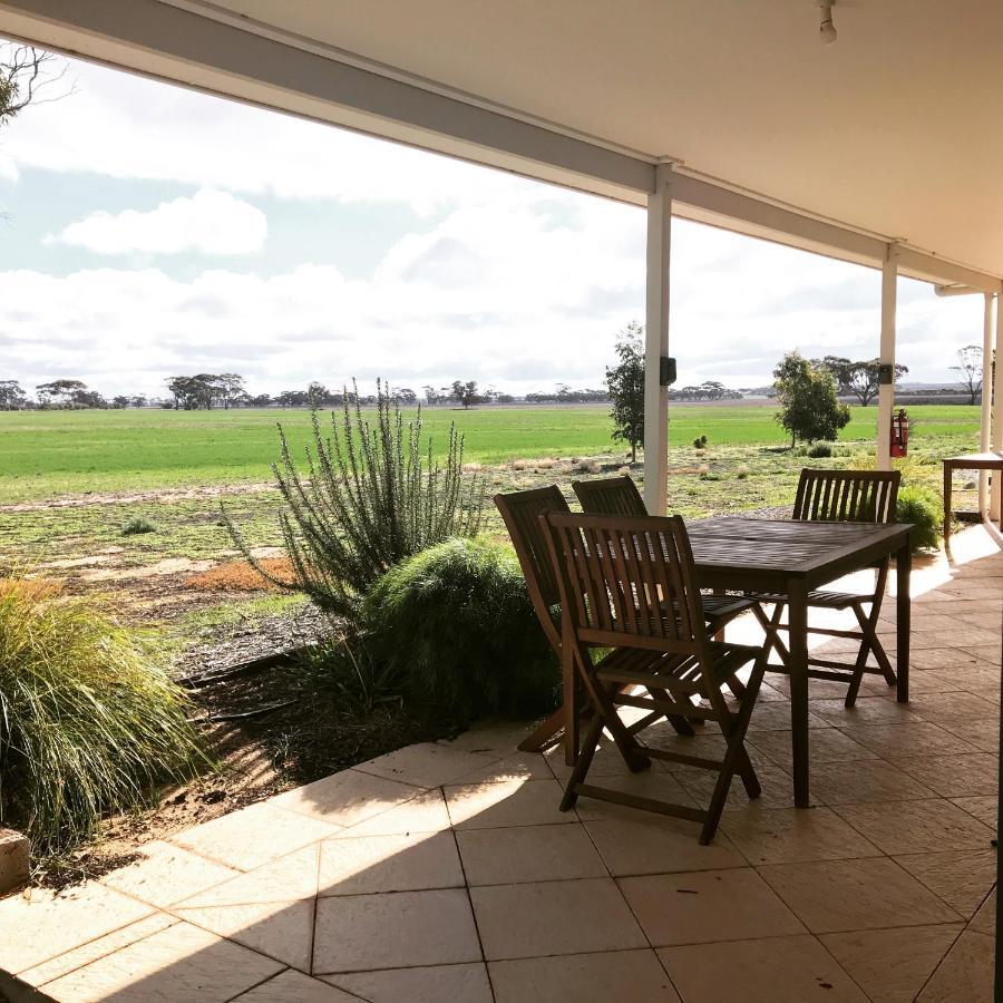 Mary'S Farm Cottages Kukerin Buitenkant foto