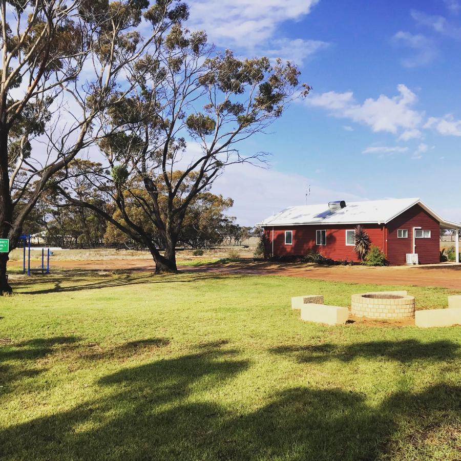 Mary'S Farm Cottages Kukerin Buitenkant foto